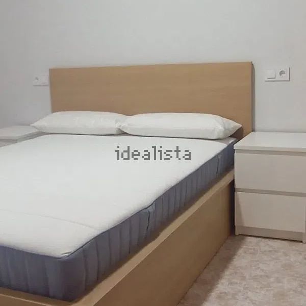 Alquiler de chalet adosado en Jarazmín - Photo 1