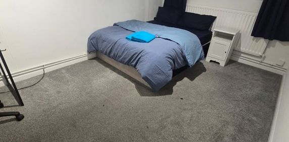 Room in a Shared Flat, Clarence Lane, SW15 - Photo 2