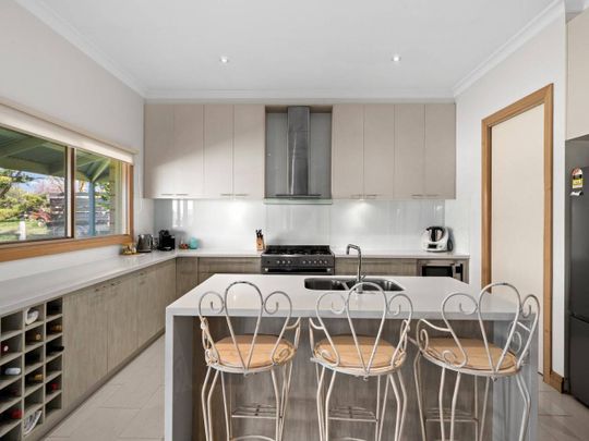 Luxurious Fully Furnished 4-Bedroom Home with Stunning Country Surroundings. - Photo 1