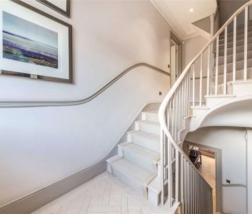 A glorious interior designed 5 bedroom house on a central and quiet Knightsbridge road. Spread over five floors and benefitting from an abundance of storage and two outdoor spaces. - Photo 1