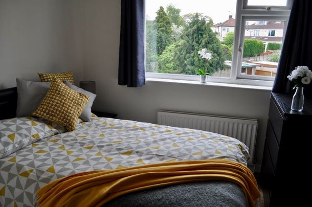 Double Room- Sociable House - Close to Airbus & MOD - Photo 1