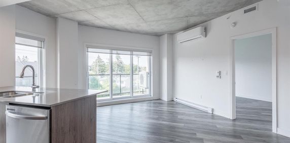 3 Bedroom - 250 Hymus, Montréal - Photo 2