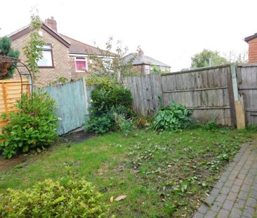3 bedroom semi-detached house to rent - Photo 3