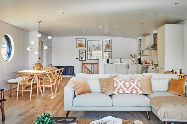 2 bedroom houseboat to rent - Photo 1