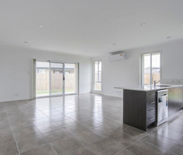 Modern and Well-Maintained Family Home in Prime Pimpama Location - Photo 5