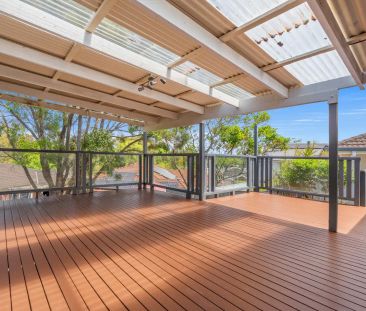 “Charming Family Home in Erina Awaits!” - Photo 4