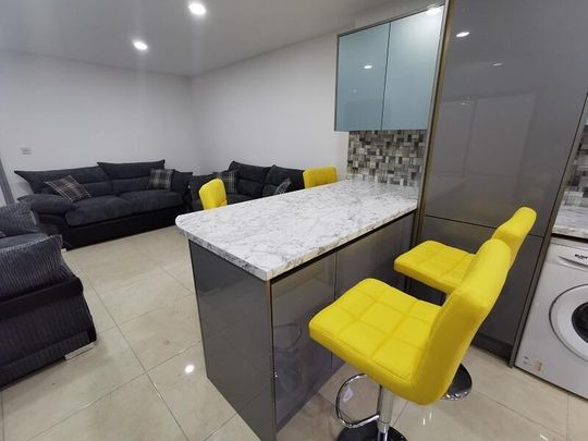 4 bedroom terraced house to rent - Photo 1