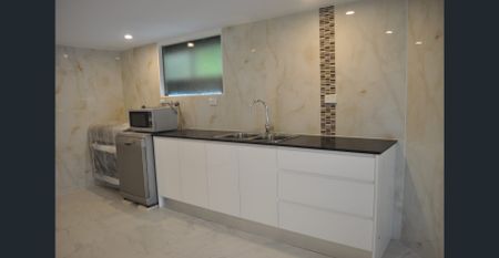 Brand new building for lease - Photo 4