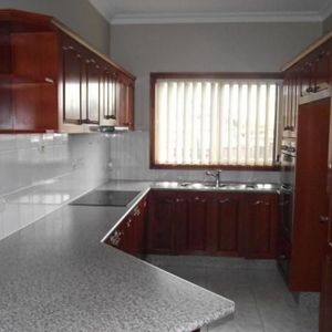 Well Kept, 3 Bedroom Family Home! - Photo 2