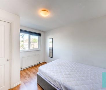 4 bedroom terraced house to rent - Photo 3