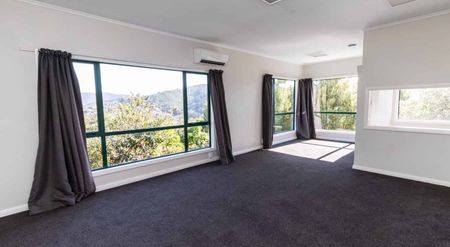 Sunny, Large 3 bedroom home - Photo 2