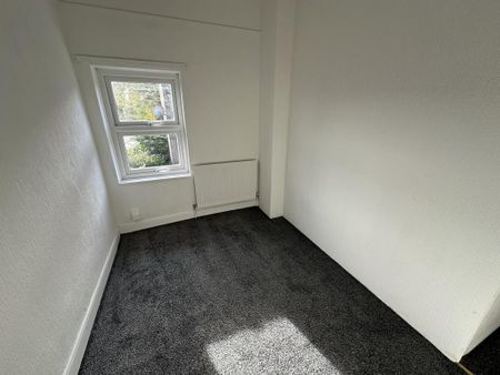 3 bedroom end of terrace house to rent - Photo 2