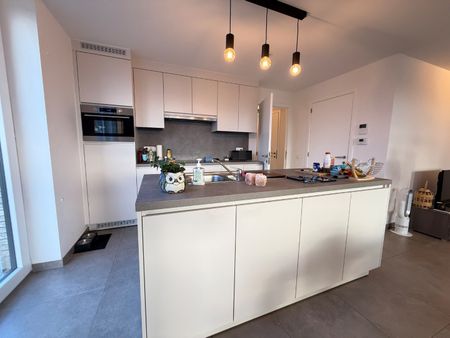 Twee-slaapkamerappartement met ondergrondse autostaanplaats in Meulebeke. - Foto 4