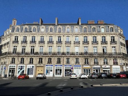 T2bis de 62m² - Cathédrale - 854€ C.C Nantes (44000) - Photo 2