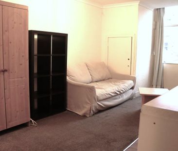 1 Bed Flat - Photo 1