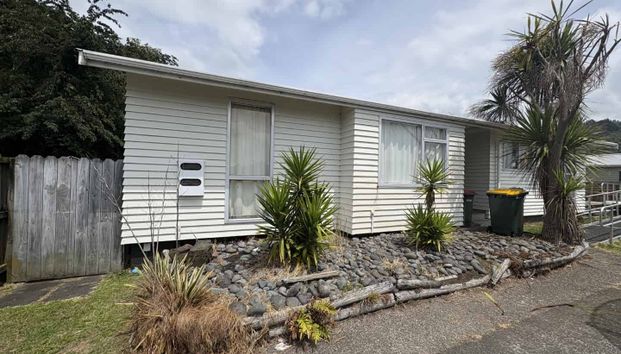 3 bedroom property - Photo 1