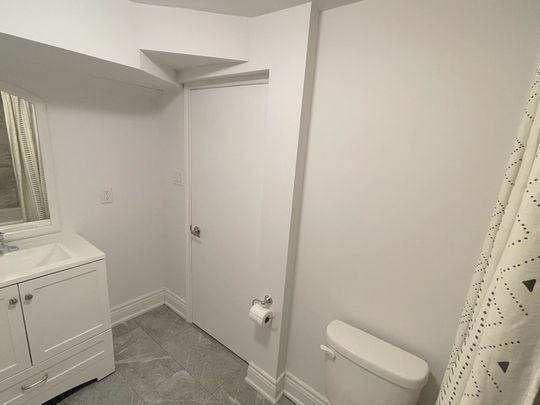 $1,699 / 2 br / 1 ba / 105 Hester St, LOWER - Photo 1