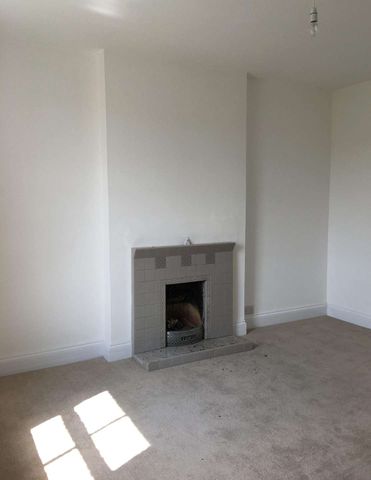 Semi Detached Cottage situated on the edge of Atworth and surrounded by open countryside. - Photo 2