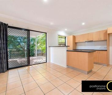 Large Townhouse Backs Onto Parkland - Photo 5