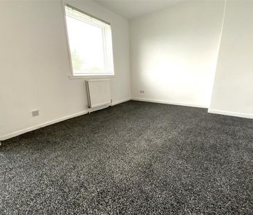 3 bedroom end of terrace house to rent - Photo 3