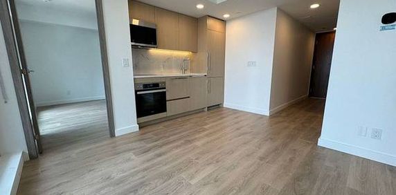 1 Bed & 1 Bath - Central Condos - 38 Wdmer - Photo 2