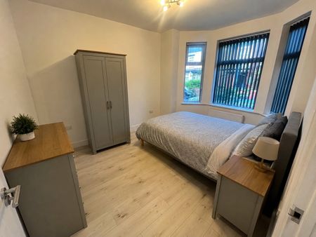 4 Bed Terraced House, Kensington Avenue, M14 - Photo 3