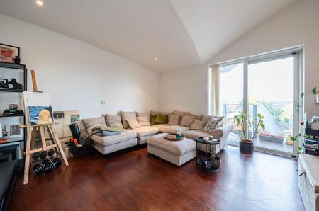 2 bedroom flat to rent - Photo 2