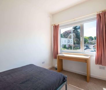 4 bedroom semi-detached house to rent - Photo 6