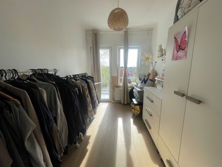 Prachtig 2 slaapkamer appartement met terras, autostaanplaats & kelderberging! - Photo 4