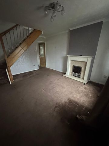 2 bedroom semi-detached house to rent - Photo 2