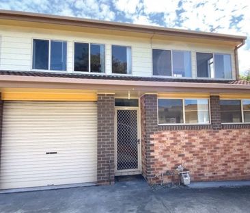 Spacious two bedroom townhouse - Photo 3