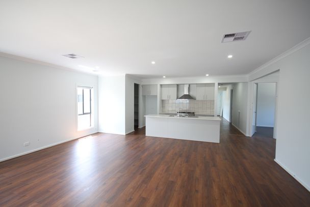 FAMILY HOME IN ALFREDTON CENTRAL NEAR SCHOOLS - Photo 1