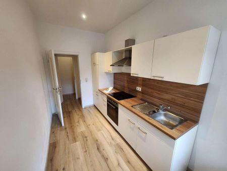 Neu! Großzügiges & modernes Single-Apartment mit Einbauküche - Photo 2