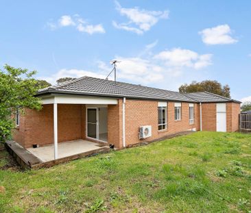 Renovated family home – walking distance to Marymede Catholic College - Photo 5
