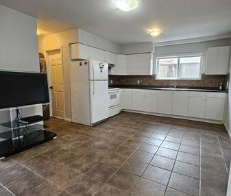 $1,800/1BR+1BA - GROUND FLOOR - FRASERVIEW - INTERNET & WATER INCLUDED - Photo 2