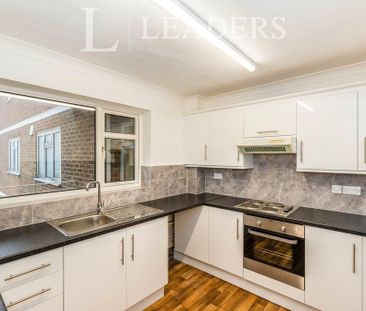 3 bedroom flat to rent - Photo 2