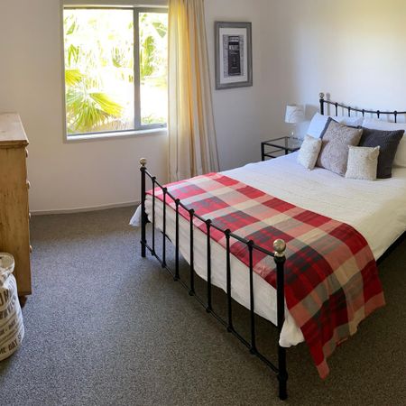 Spacious and Modern Living - Photo 3