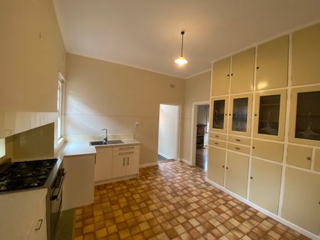 8 Richards Street, Coburg VIC 3058 - Photo 5