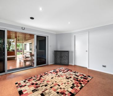 CHARMING FAMILY HOME! - Photo 6