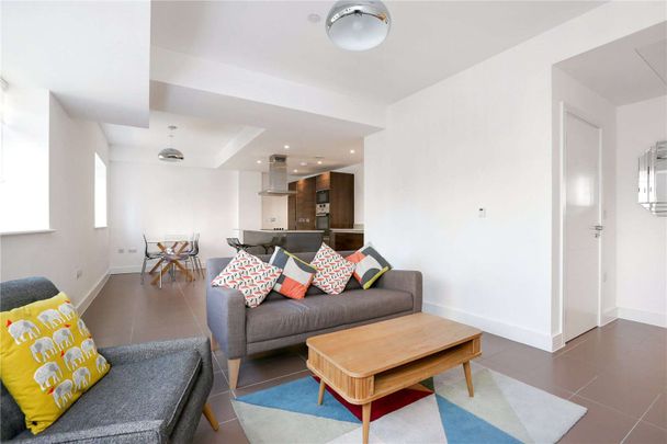 Well presented two double bedroom/two bathroom apartment in the popular Electricity House with underground parking space. - Photo 1