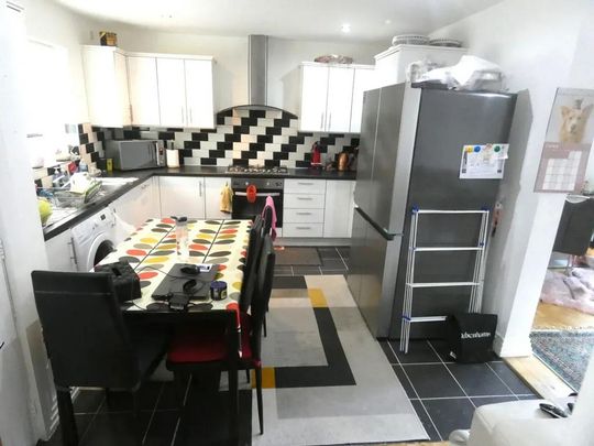 4 bedroom house to rent - Photo 1