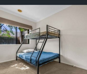 Spacious Family Home in Prime Pakenham Location - Photo 2