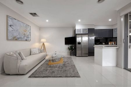 Modern Townhouse, Superbly Presented - Photo 5