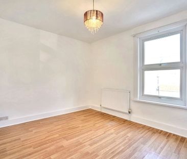 2 bed terraced house to rent in Albany Road, Gillingham, ME7 - Photo 3