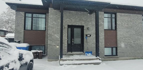 Maison Longueuil (Saint-Hubert) À Louer - Photo 2