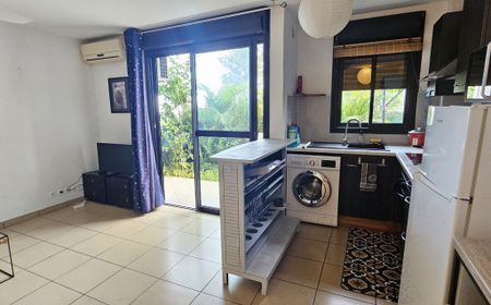 Location Appartement 1 pièce 26m² LES AVIRONS 97425 - Photo 3