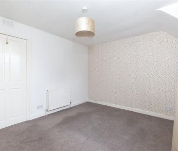 2 bedroom end of terrace house to rent - Photo 4