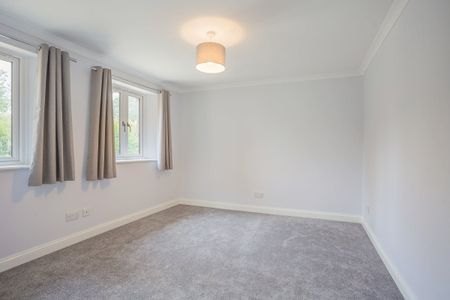 4 bedroom detached house to rent - Photo 3