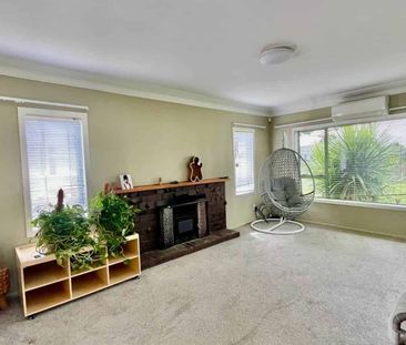 Fully fence large yard home! - Photo 2