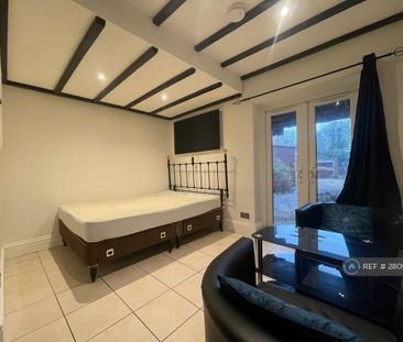 Studio to rent - Photo 1